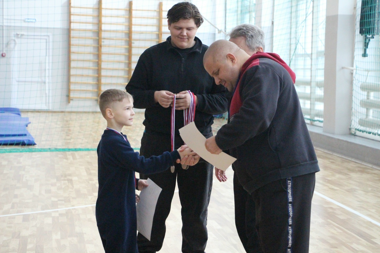 Ҡышҡы буранда дуҫлыҡ еңде!