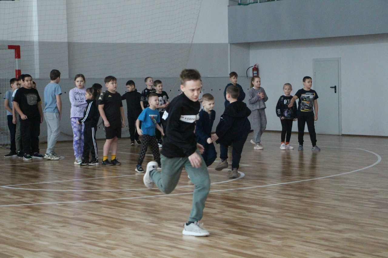 Ҡышҡы буранда дуҫлыҡ еңде!