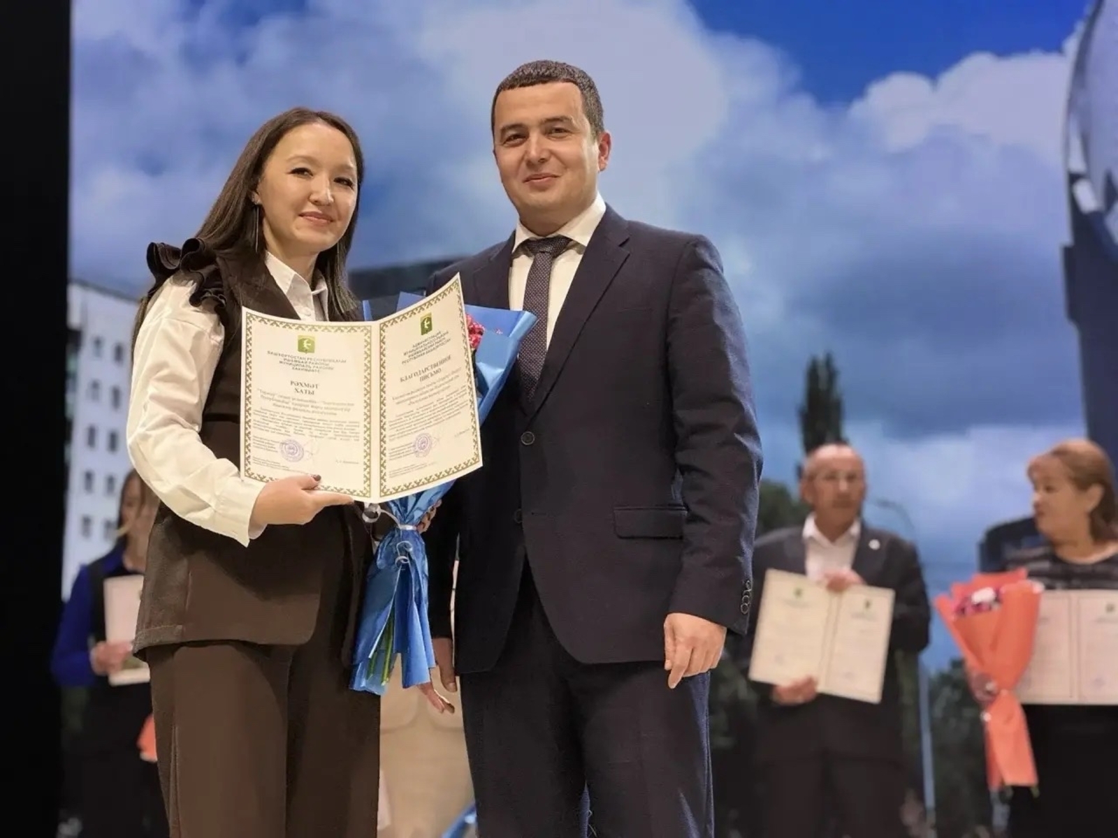 Имен килһен Яңы йыл!