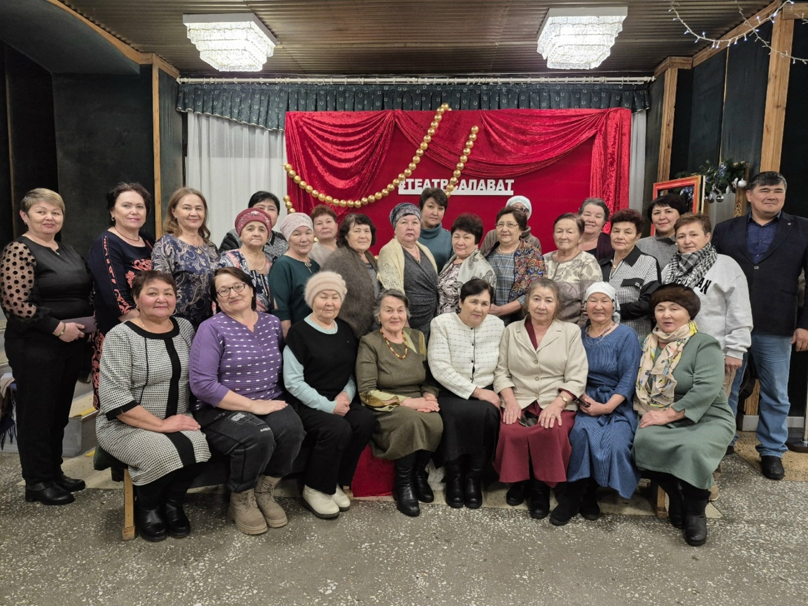 Ирекмәндәр театрға сәйәхәт ҡылды