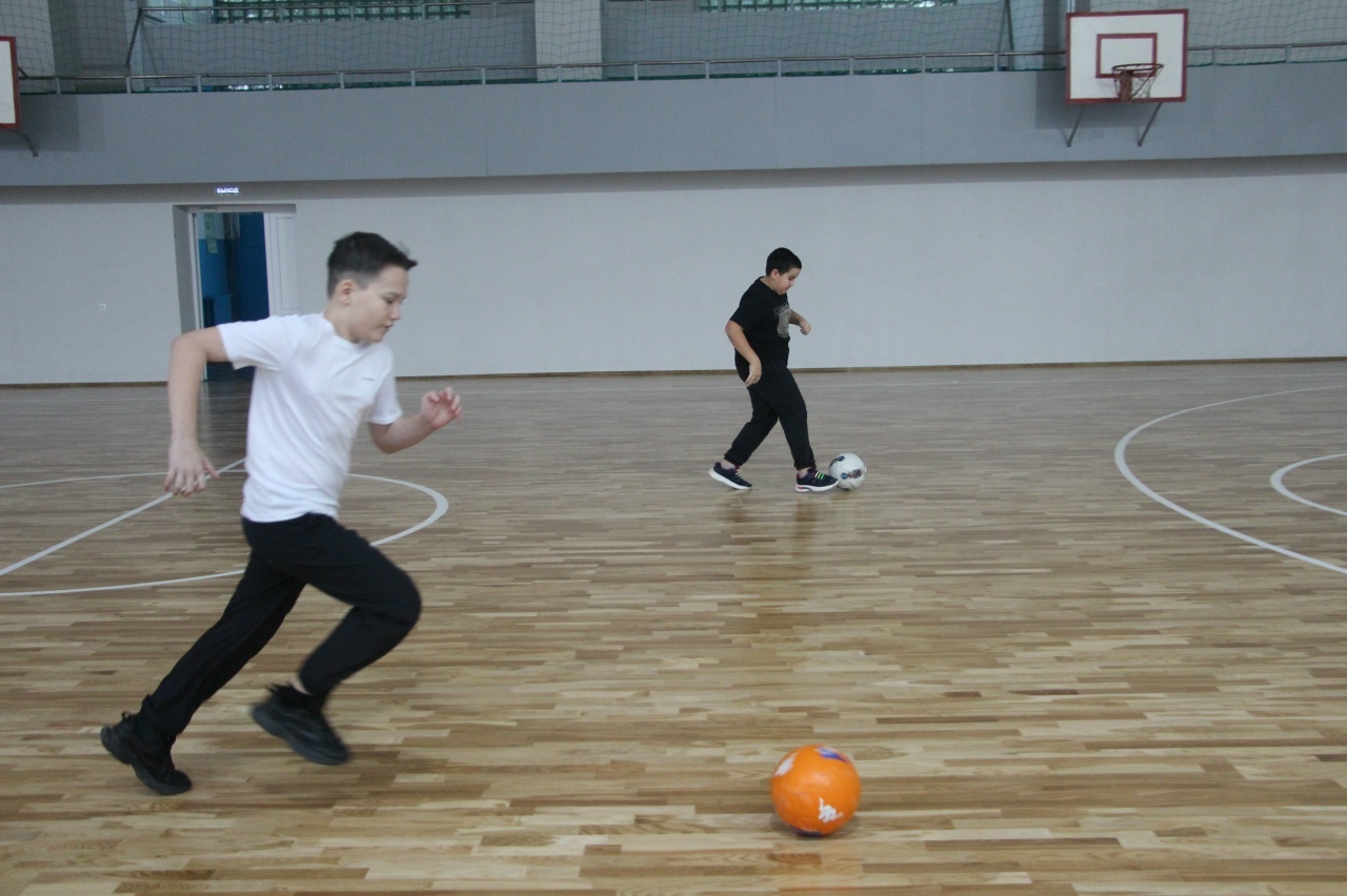 Ҡышҡы буранда дуҫлыҡ еңде!