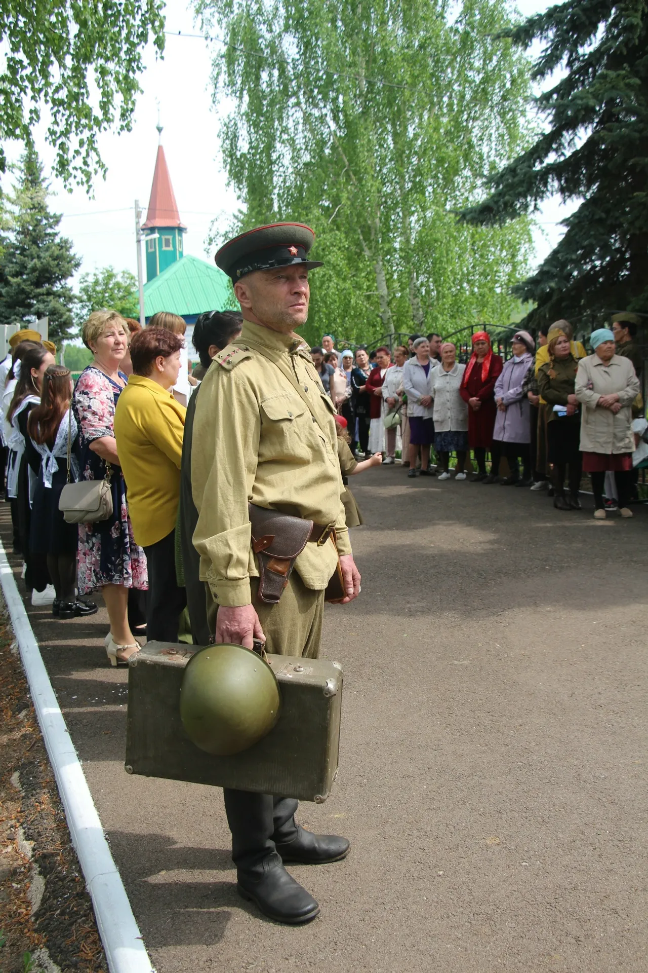 Бөйөк байрамды ҡаршылап!
