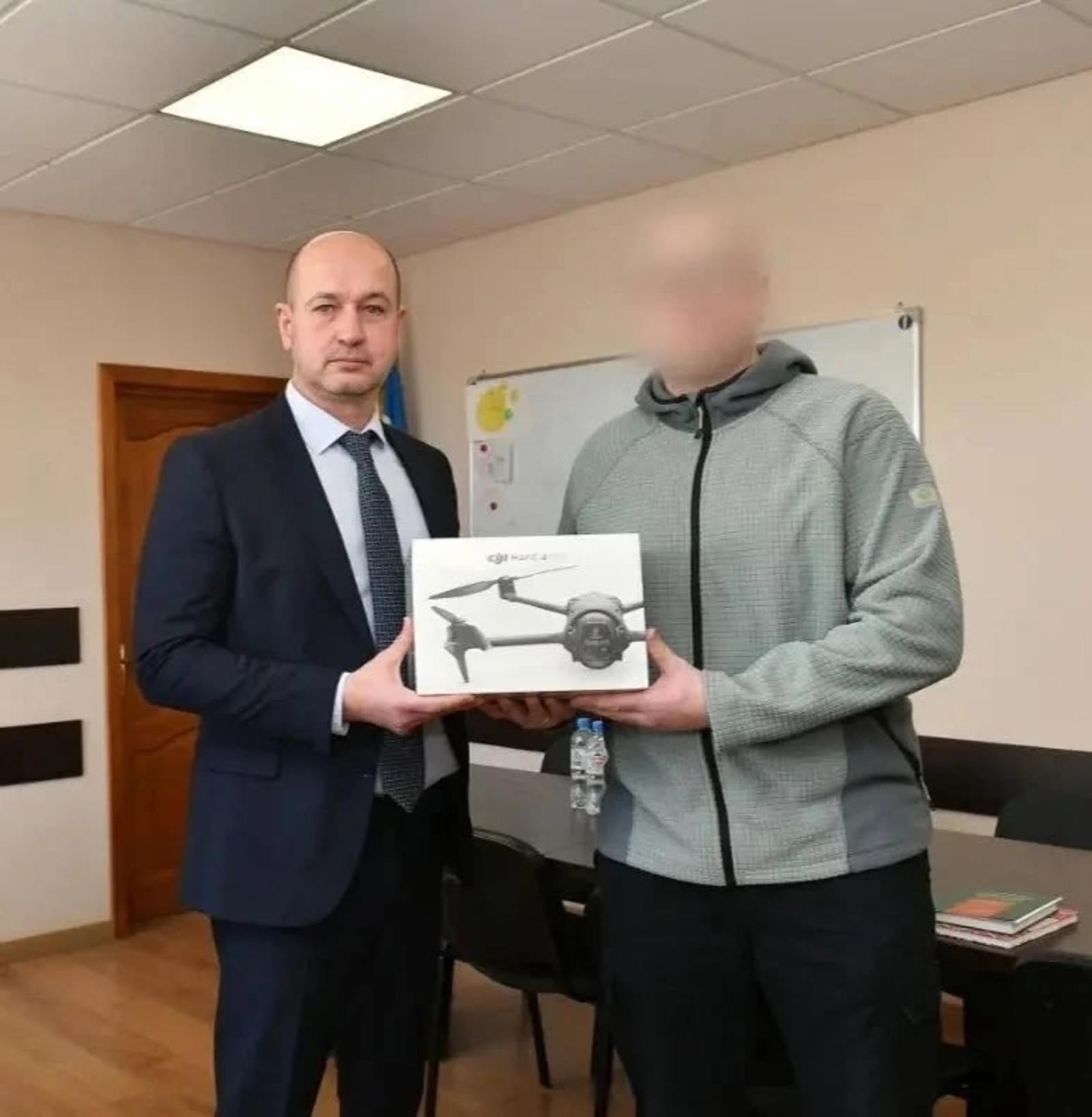 Максим Ульчев передал квадрокоптер и тепловизор бойцу