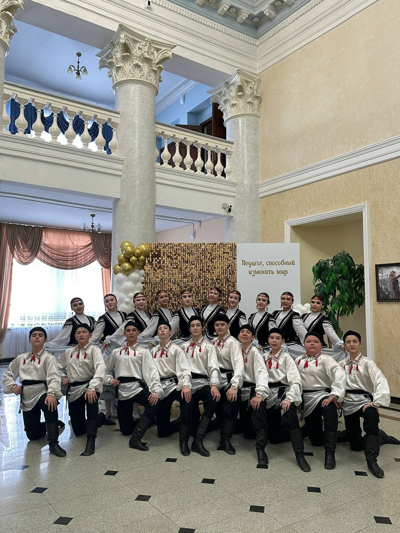 Сәхнәләрҙе яулай “Алтынай”!