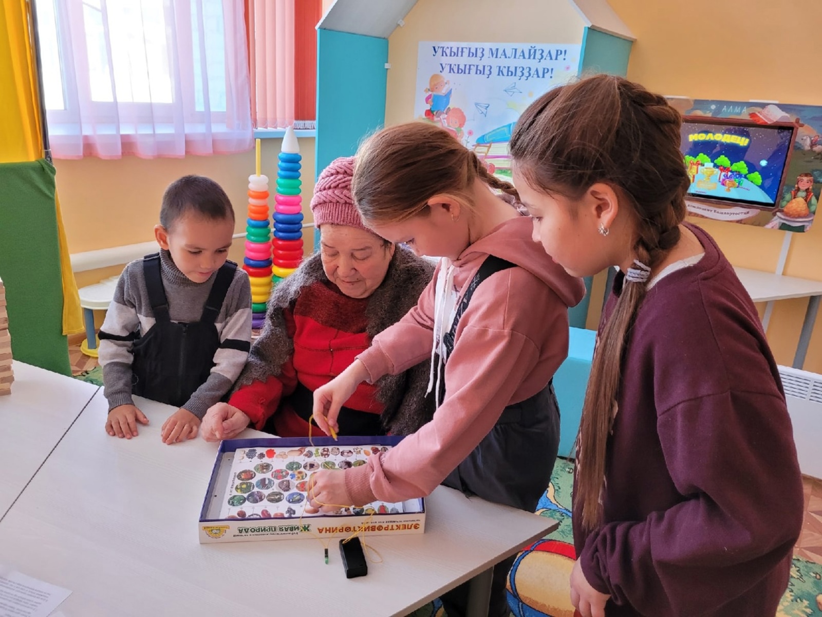 Иткуловскую библиотеку любят посещать родители с детьми и бабушки со своими внуками