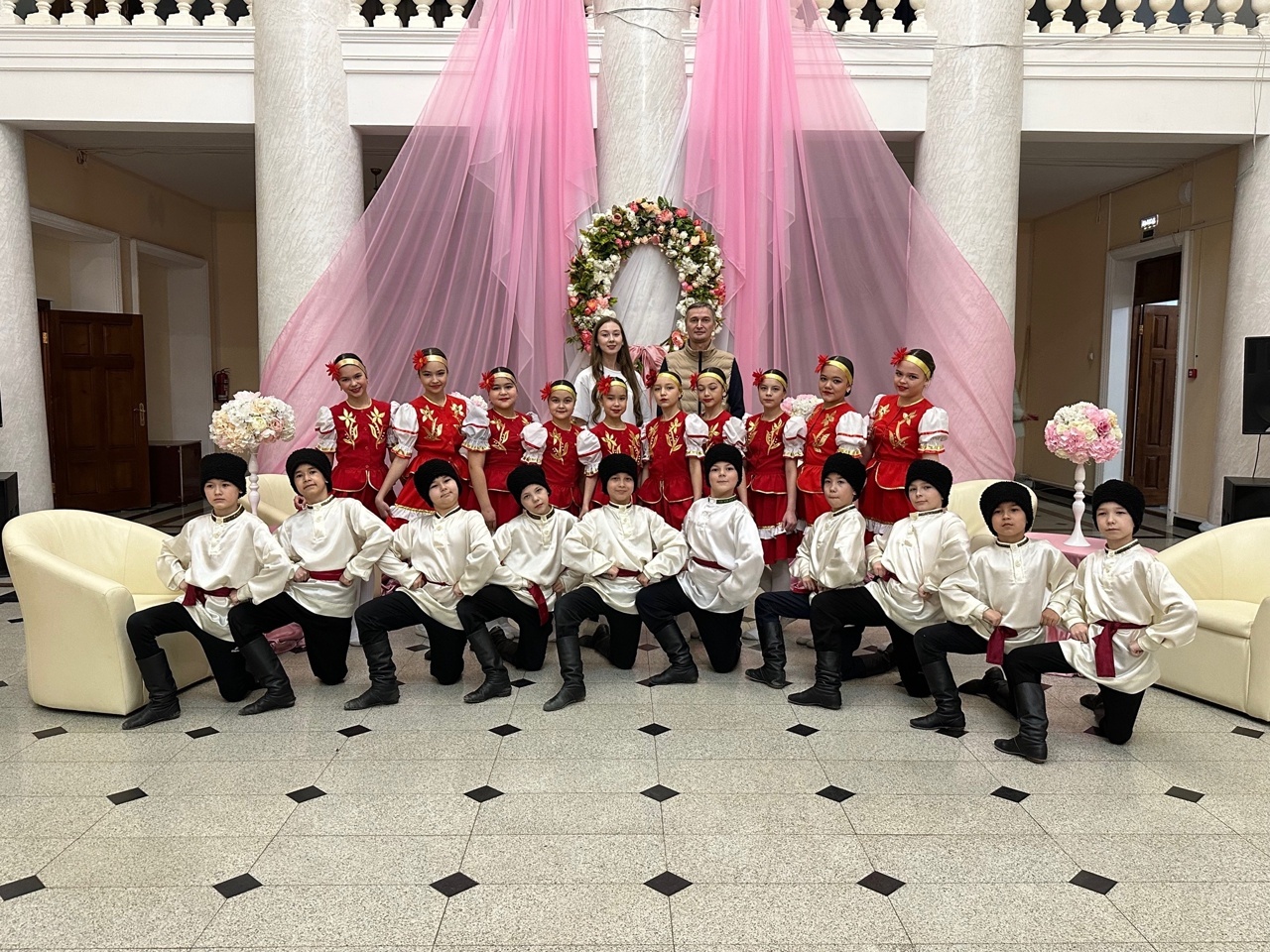 Сәхнәләрҙе яулай “Алтынай”!