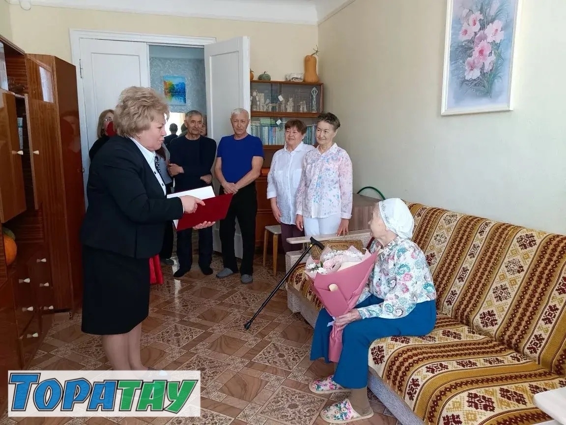 Ағинәй йөҙ йәшен билдәләне