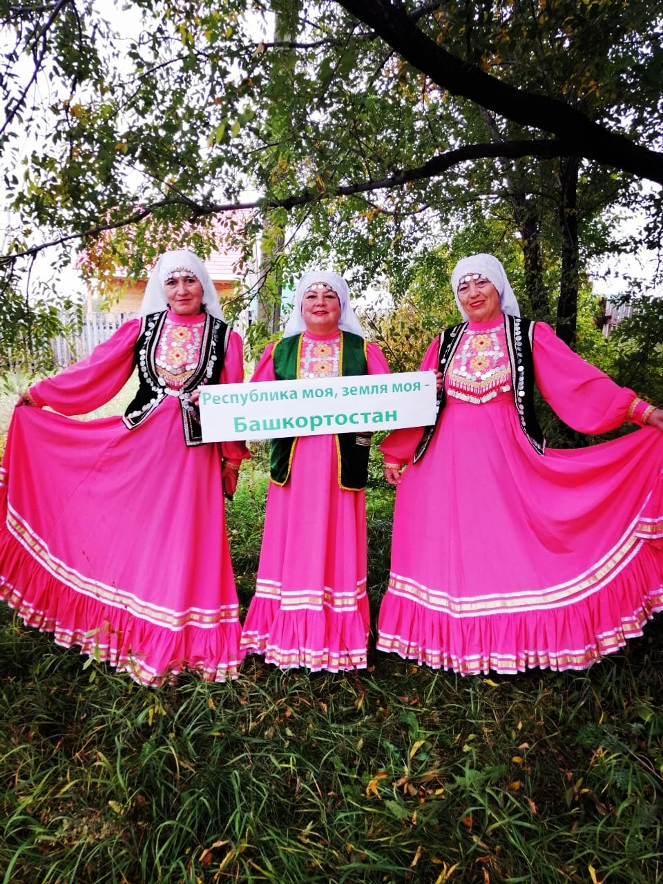 Тирә-яҡты нурлап йәшәй