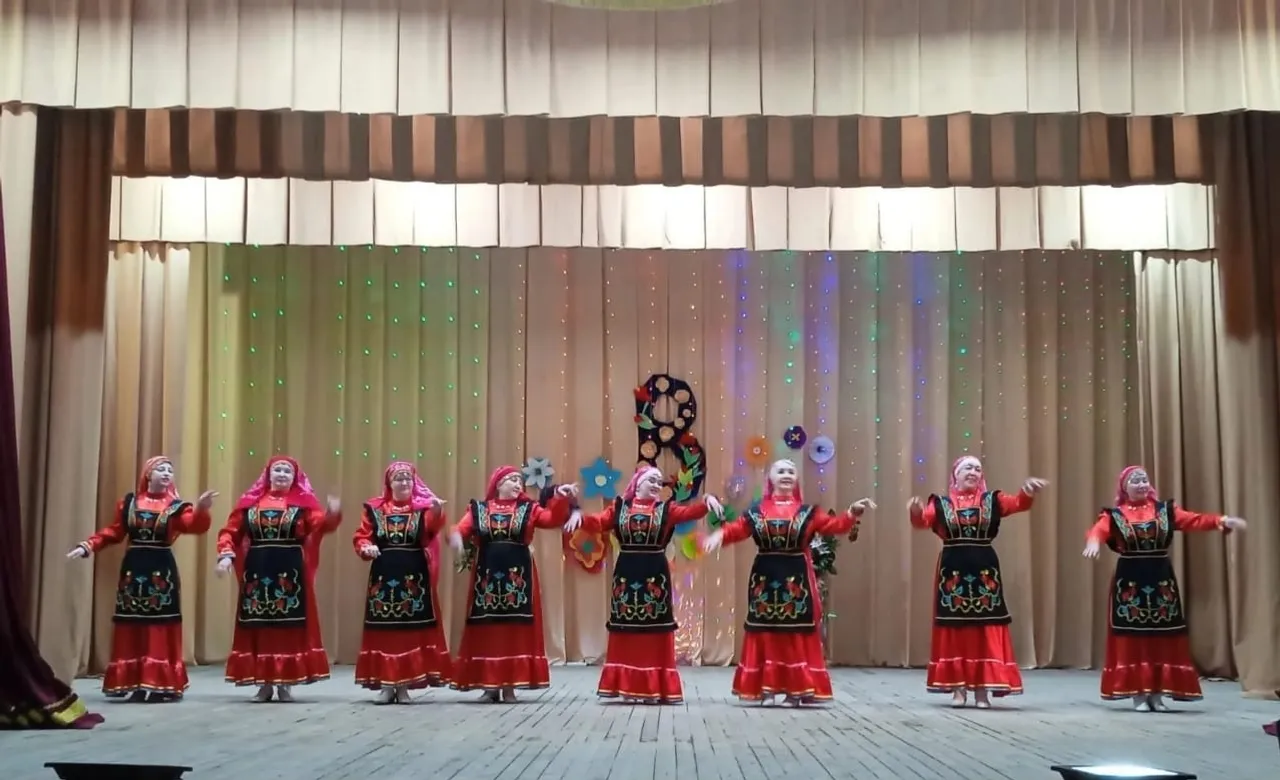 Бейеүҙәре сәхнәләрҙе йәмләй