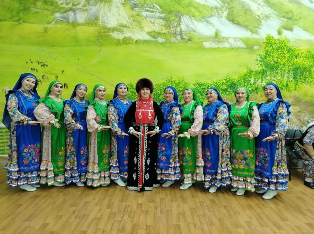 Бейеүҙәре сәхнәләрҙе йәмләй