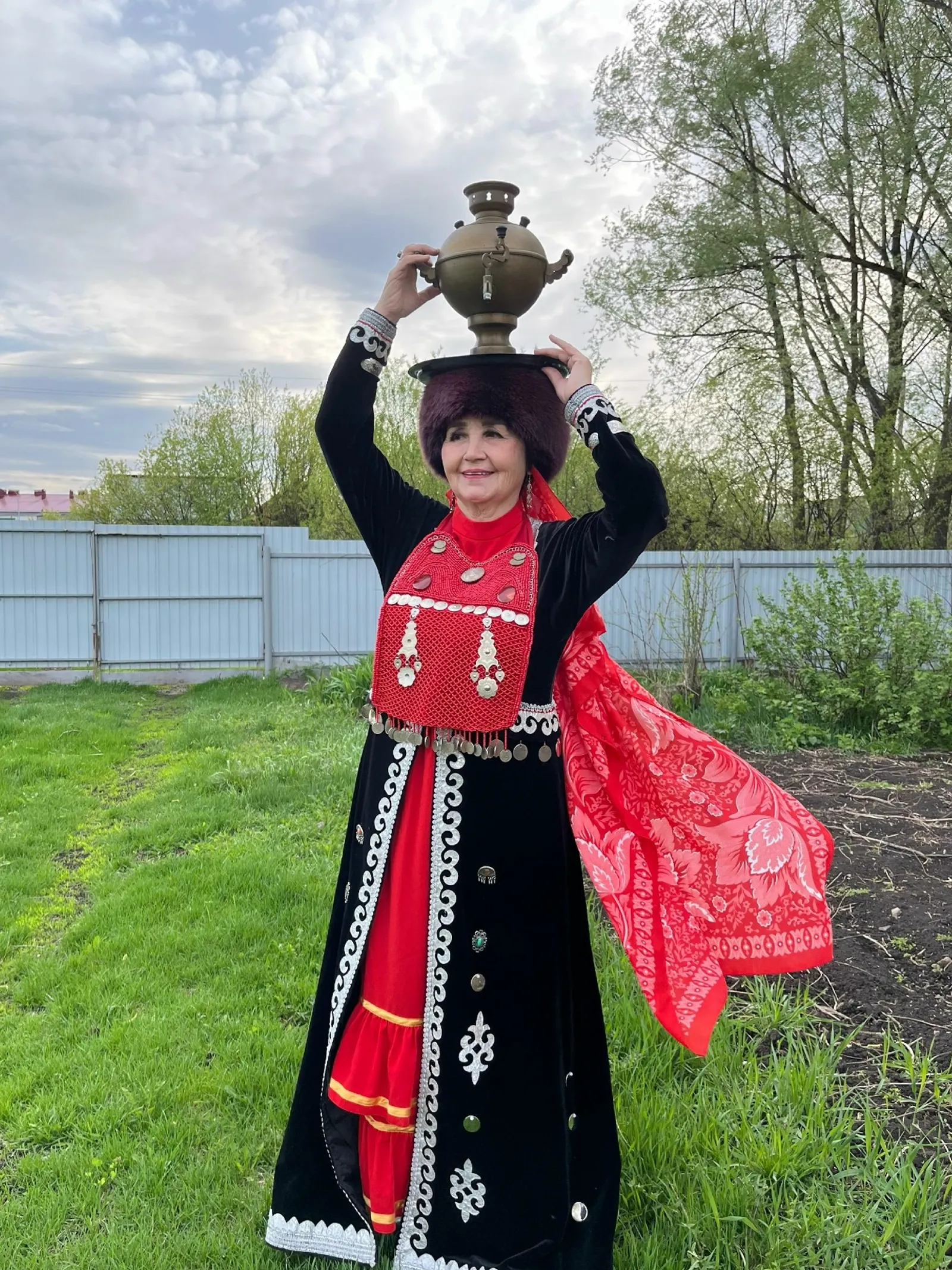 Бейеүҙәре сәхнәләрҙе йәмләй