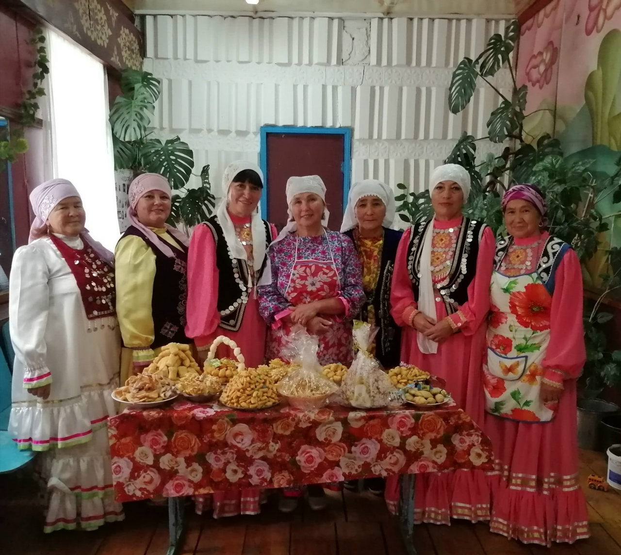 Тирә-яҡты нурлап йәшәй