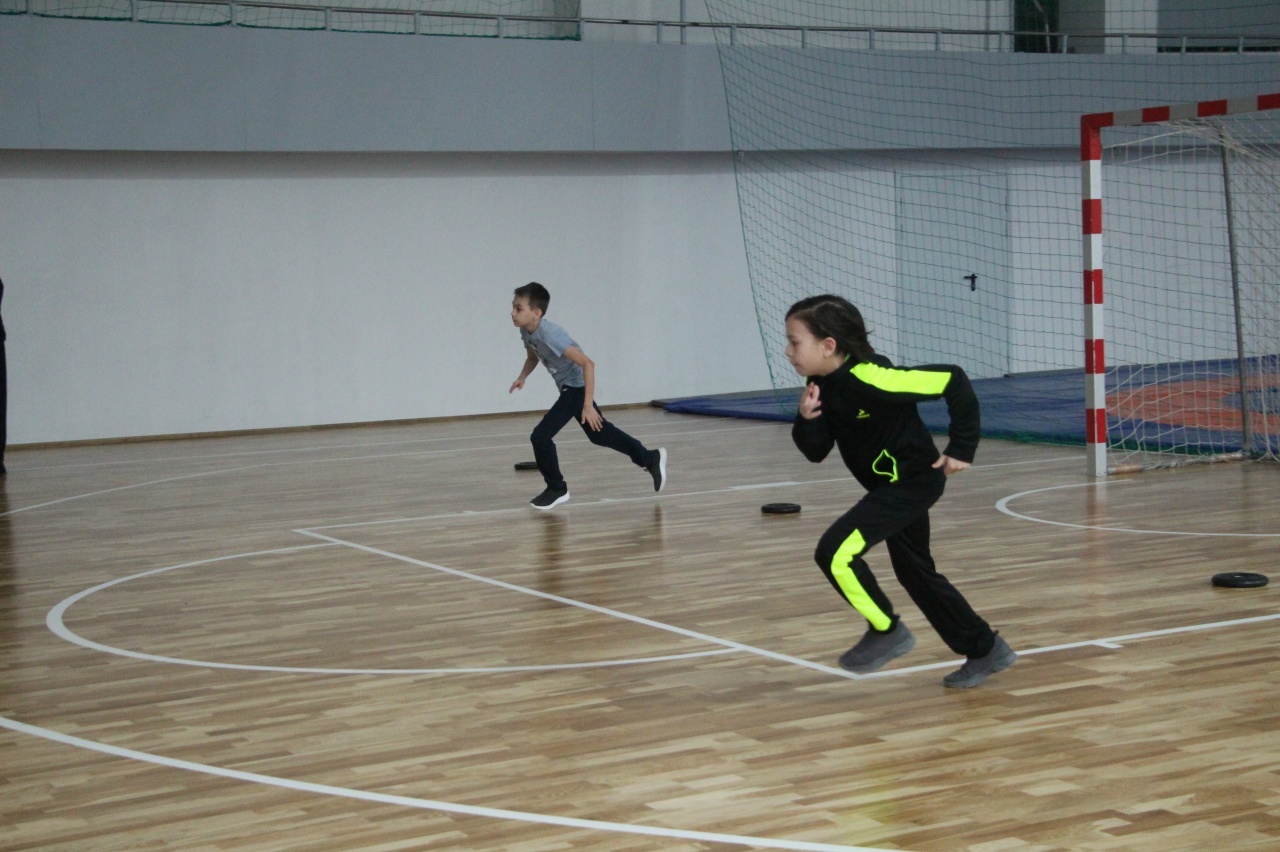 Ҡышҡы буранда дуҫлыҡ еңде!