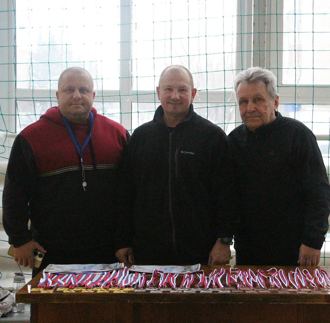 Ҡышҡы буранда дуҫлыҡ еңде!