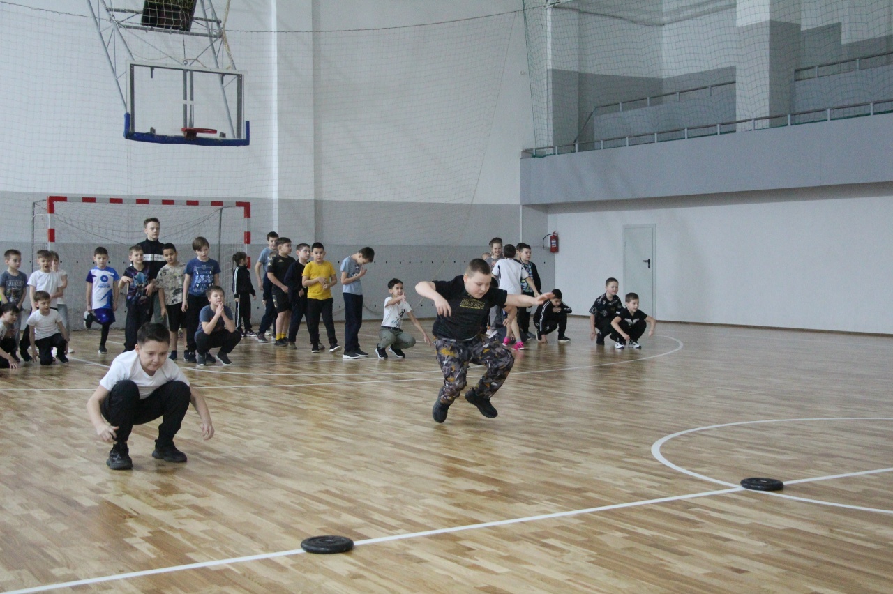 Ҡышҡы буранда дуҫлыҡ еңде!