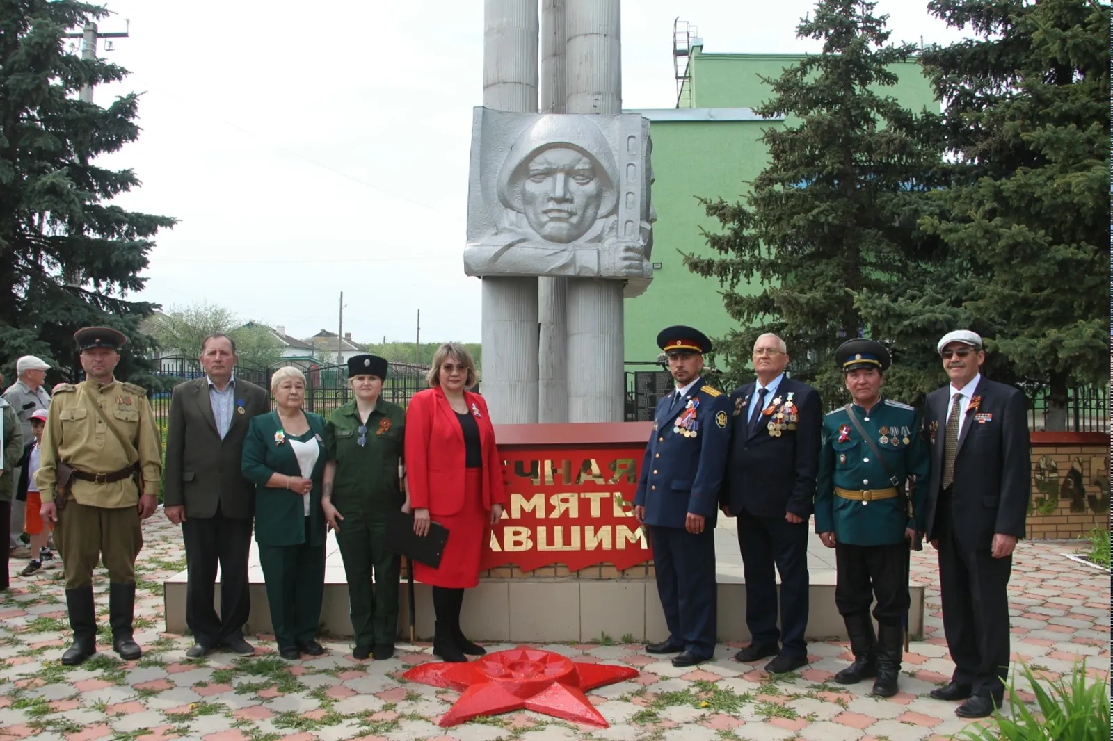 Бөйөк байрамды ҡаршылап!