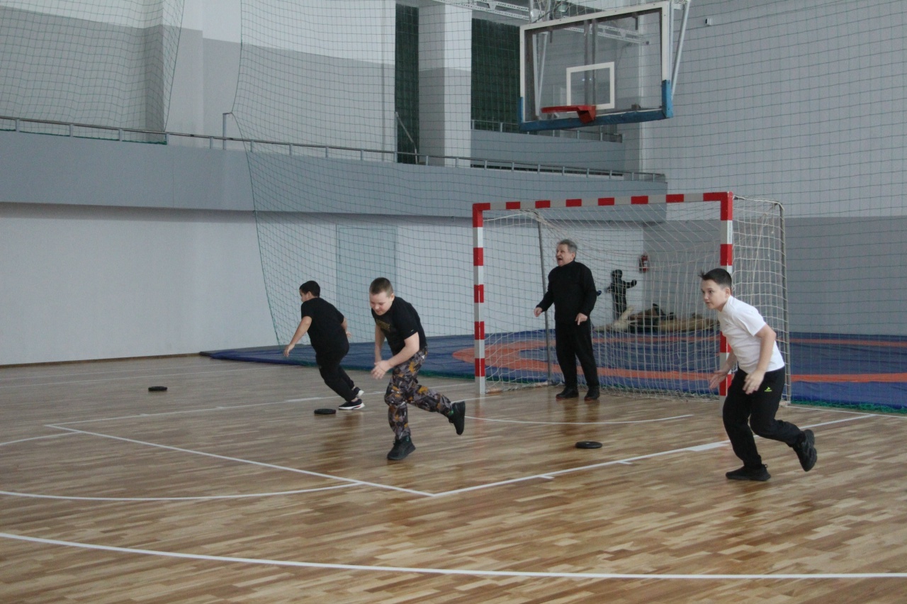 Ҡышҡы буранда дуҫлыҡ еңде!