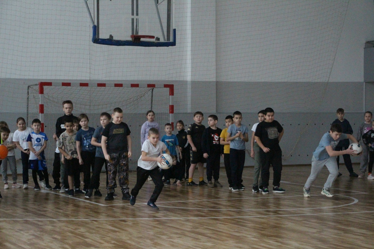 Ҡышҡы буранда дуҫлыҡ еңде!