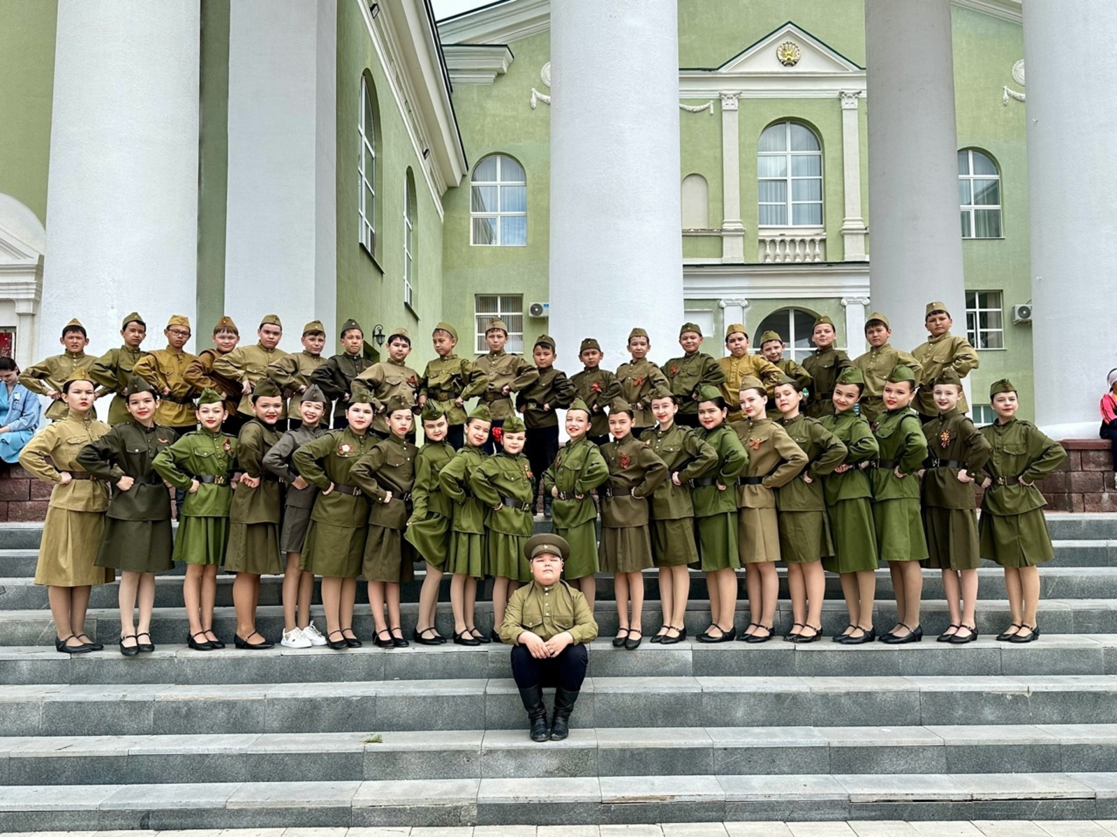 Сәхнәләрҙе яулай “Алтынай”!