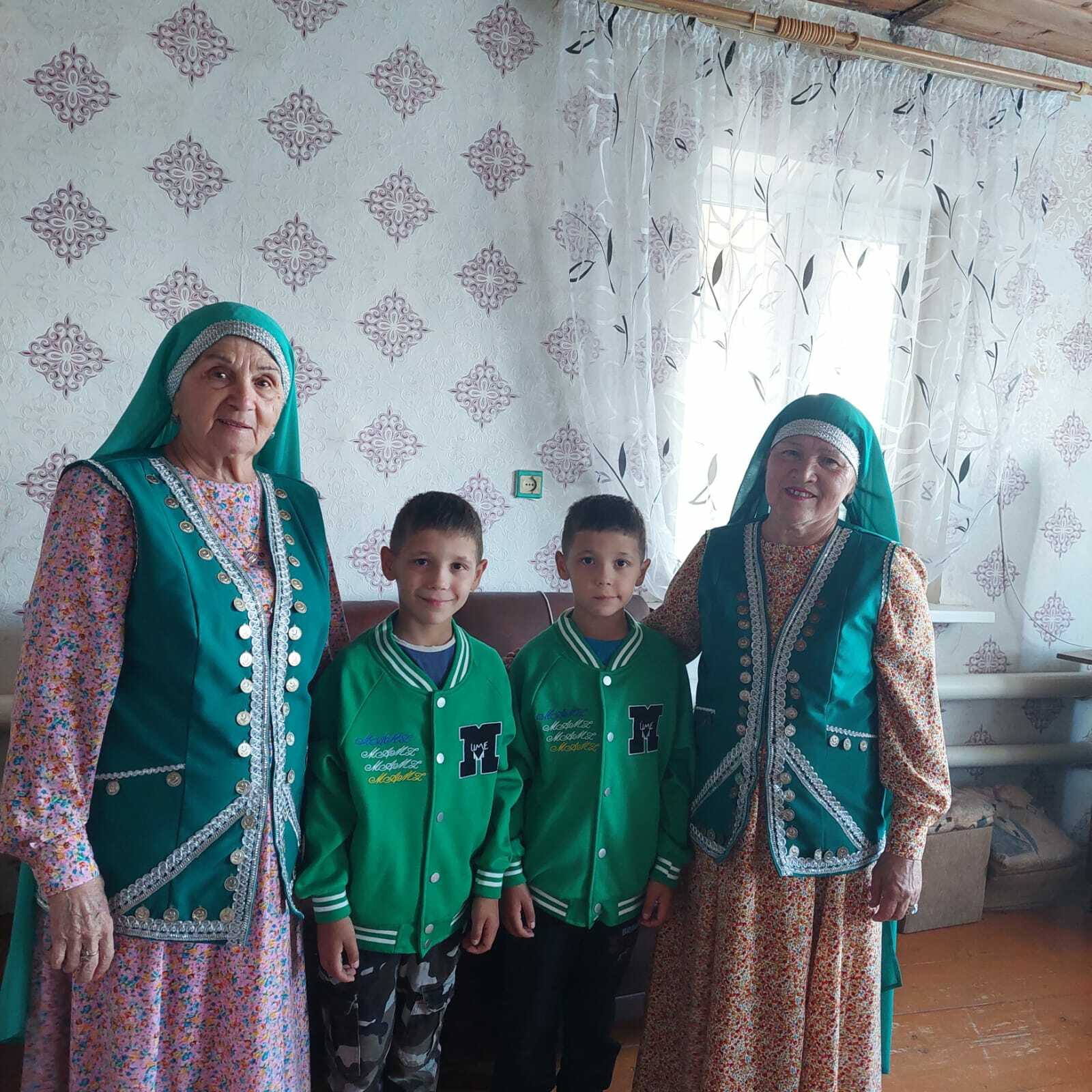 Балаларға - бүләктәр