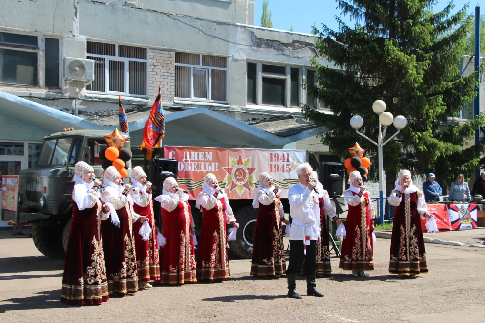 Концерт та ҡаранылар, һалдат бутҡаһын да ашанылар